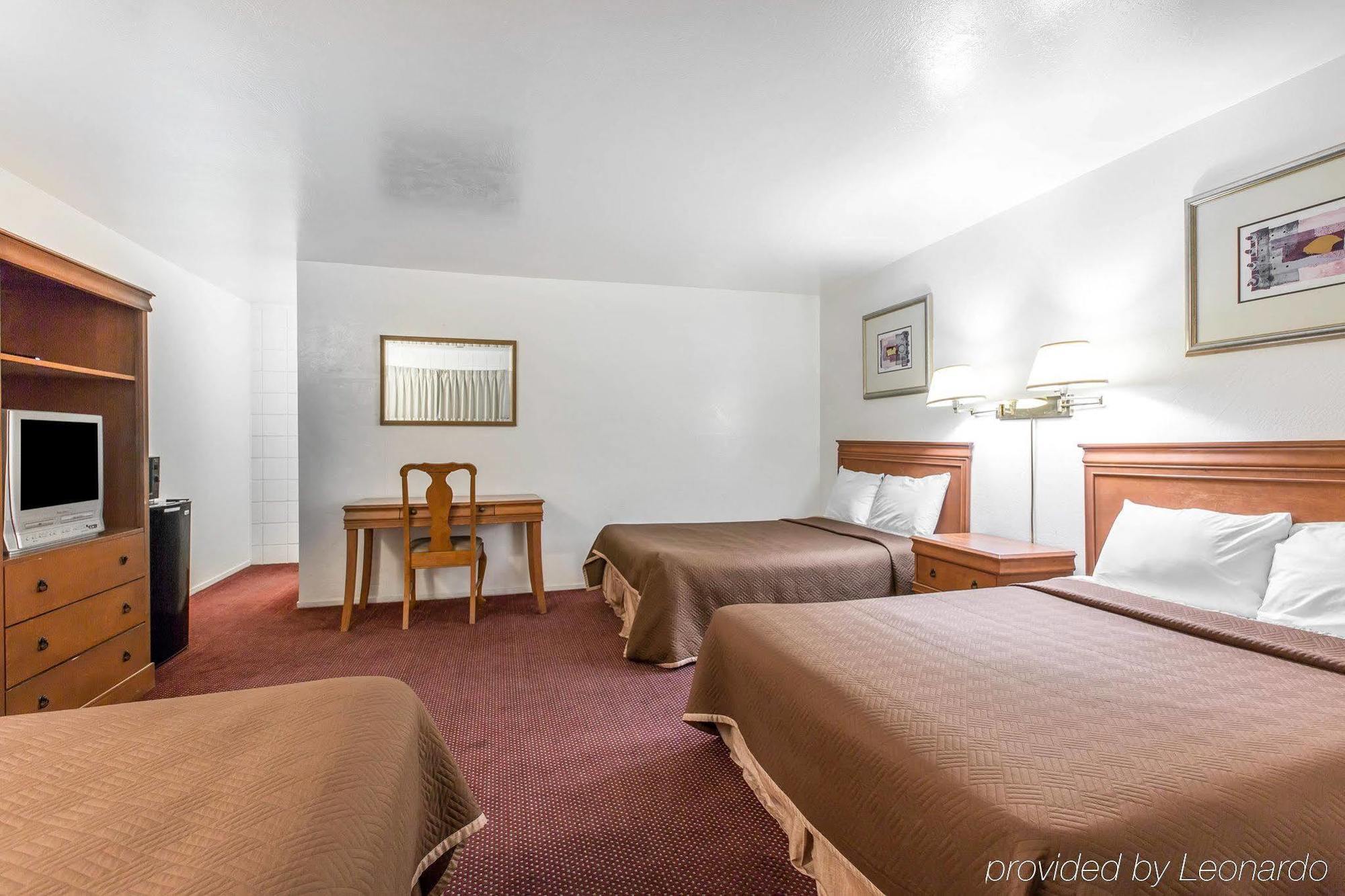 Rodeway Inn Near University-Gateway To Yosemite Мерсед Экстерьер фото